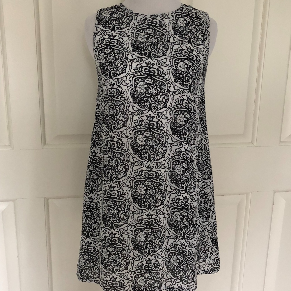 BLACK & WHITE SWING / SHIFT DRESS - LINED - POCKET
